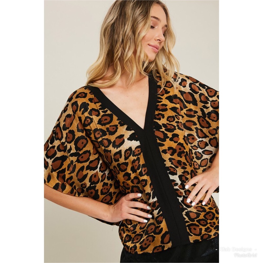 โค๏ธLAST 2! Leopard Print V-Neck Kimono Top! - Picture 7 of 8